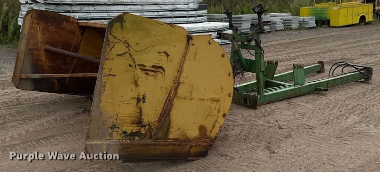 8' 3" W snow pusher - DT6288