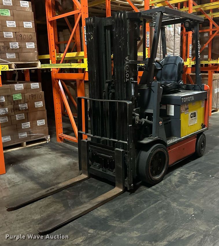 Toyota 8FBCU25 forklift - DT6313