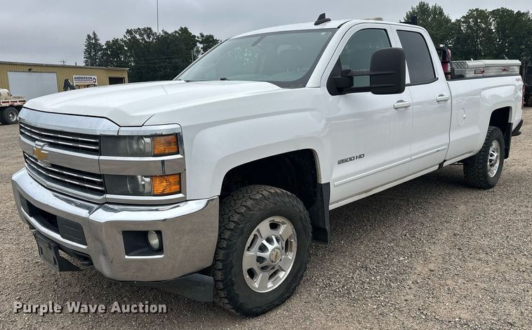 2016 Chevrolet Silverado 2500HD LT Double Cab pickup truck - DT6345