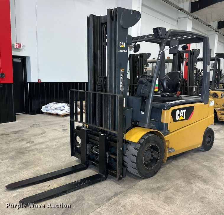 Caterpillar EP10000 forklift - DT6371