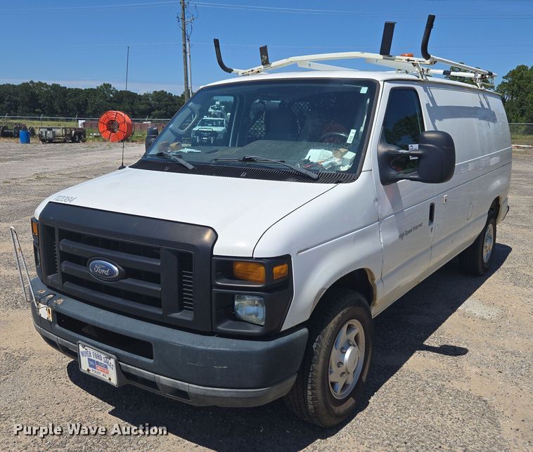 2011 Ford E250 van - DU2511