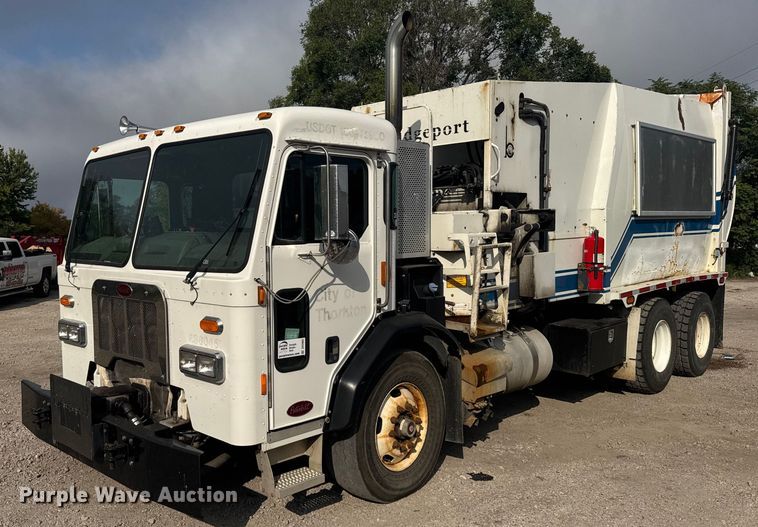 2016 Peterbilt 320 refuse truck - DV2865