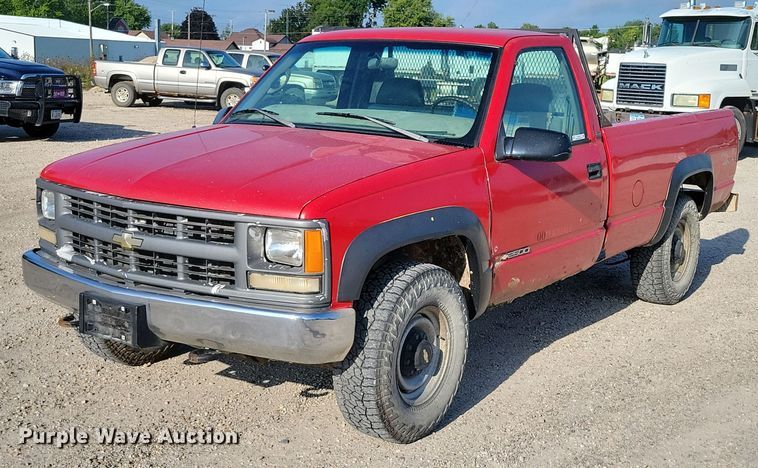 1997 Chevrolet  K2500 pickup truck - DX7430