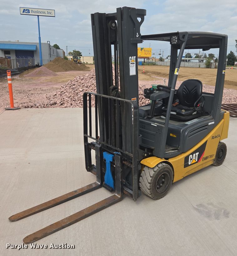Caterpillar EP4000 forklift - DY1136