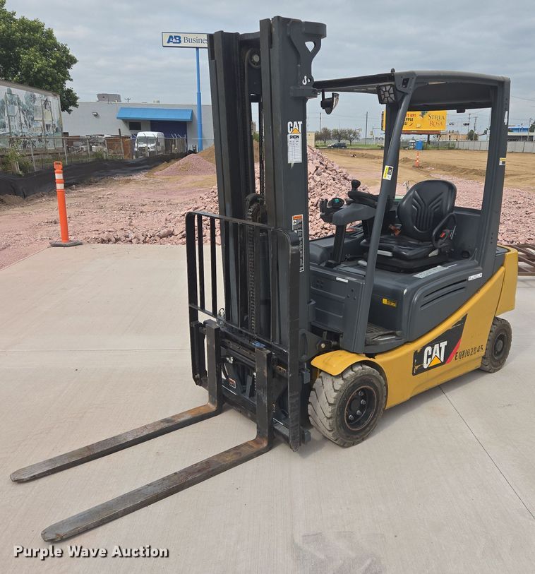 Caterpillar EP4000 forklift - DY1137