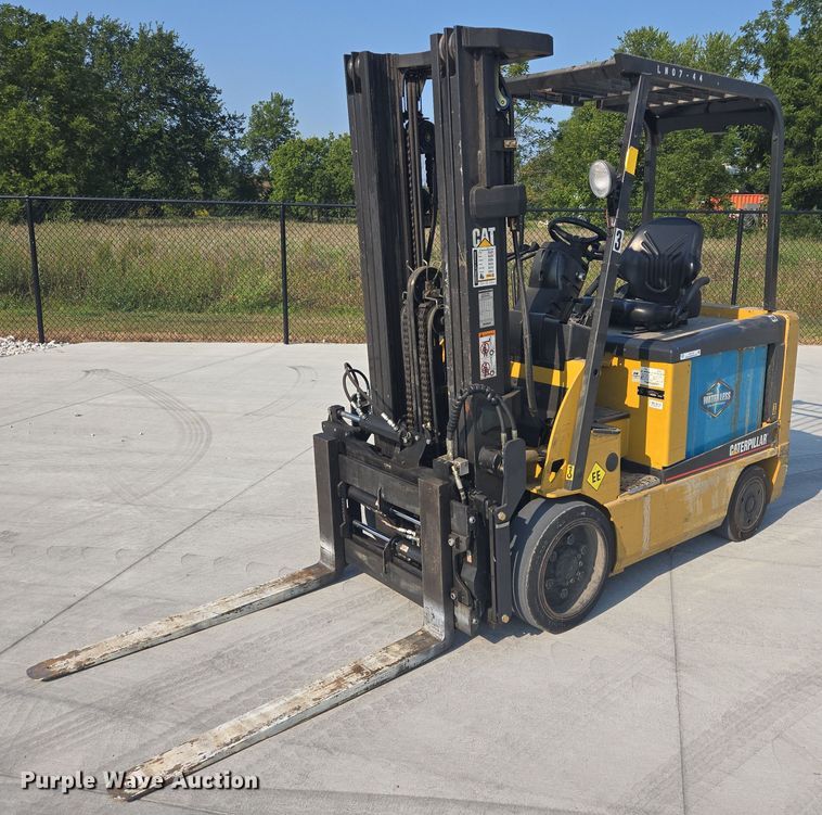 Caterpillar E6500-AC forklift - DY1173