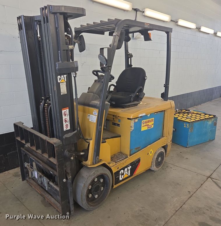 Caterpillar EC30LN2 forklift - DY1175