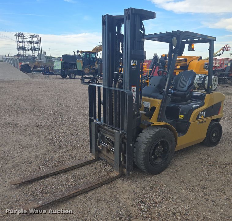 Caterpillar GP33N forklift - DY1178