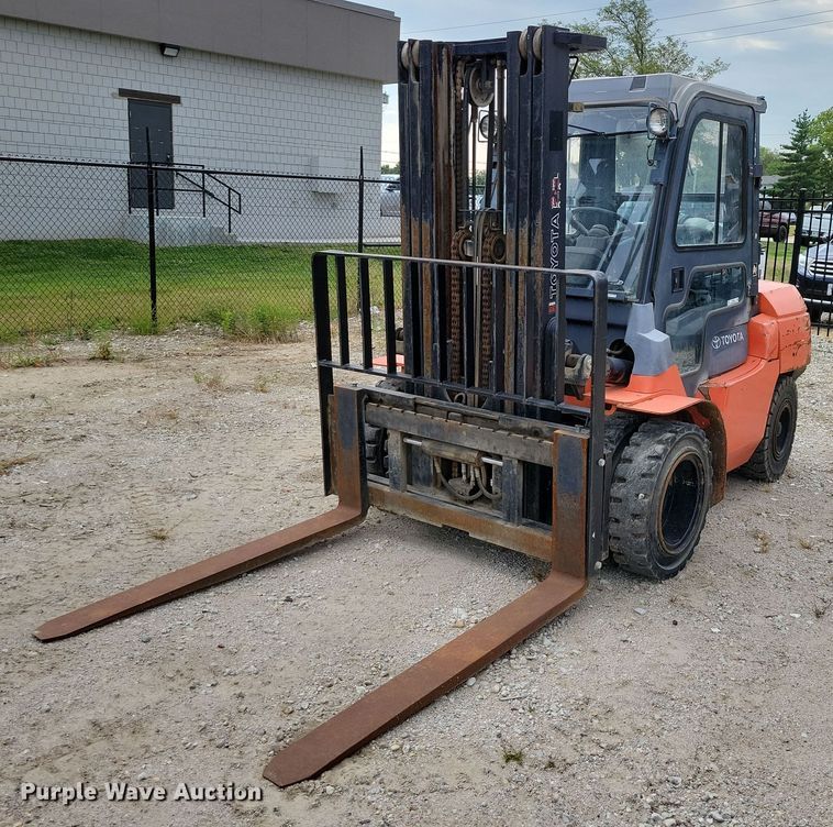 2001 Toyota 7FGU35 forklift - DZ6503