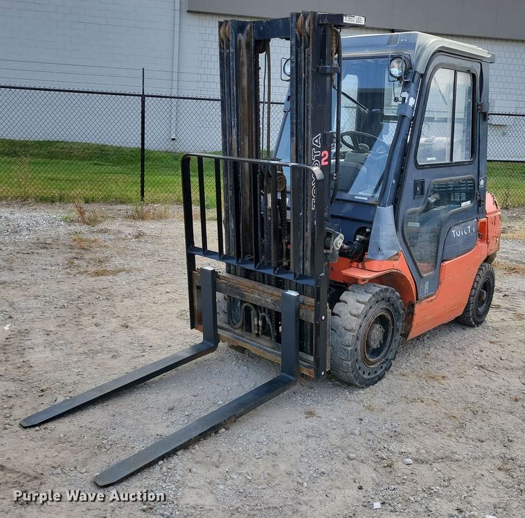 Toyota 7FGU25 forklift - DZ6504