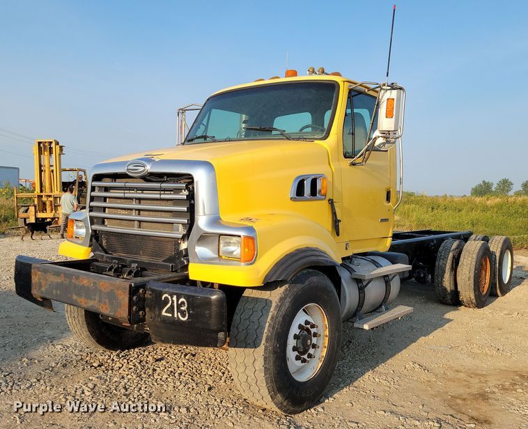 2008 Sterling LT9500 truck cab and chassis - DZ6541