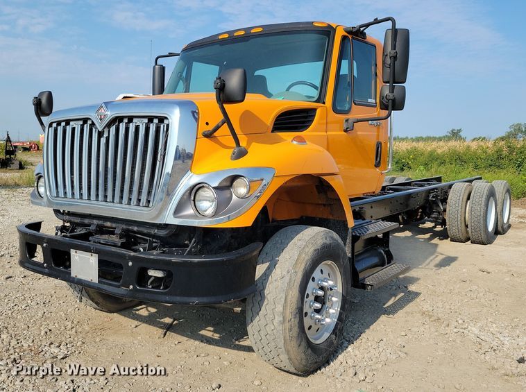 2009 International  7600 Work Star truck cab and chassis - DZ6545