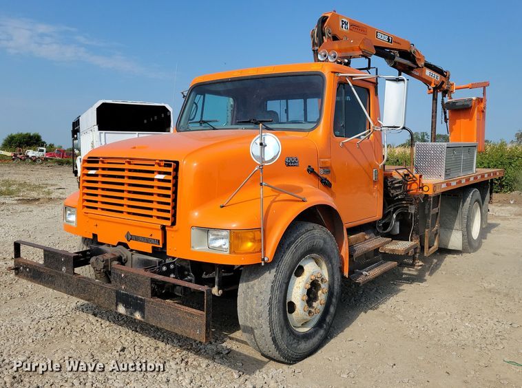 2001 International  4700 bucket truck - DZ6546