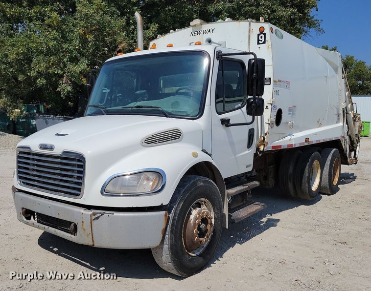 2007 Freightliner  M2 Business Class refuse truck - DZ6566