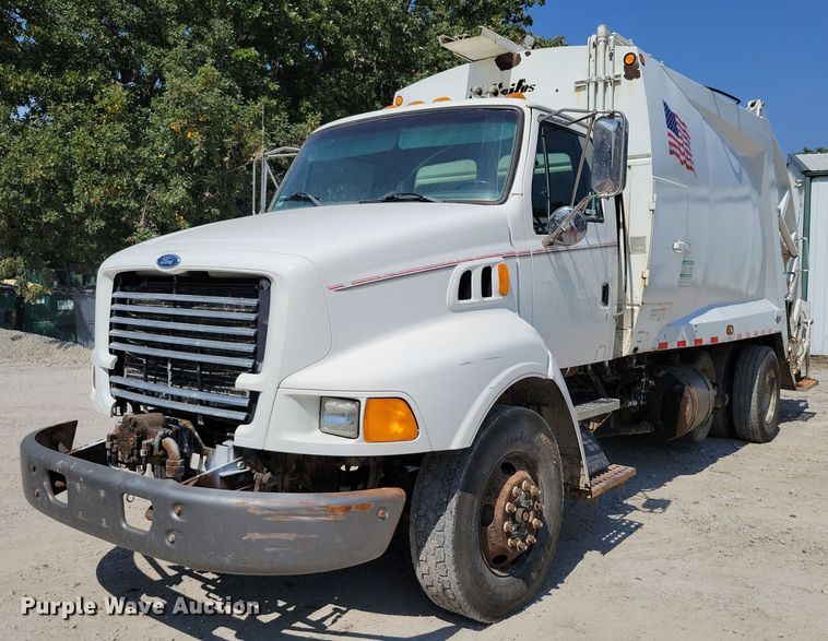 1998 Ford L8513 refuse truck - DZ6567