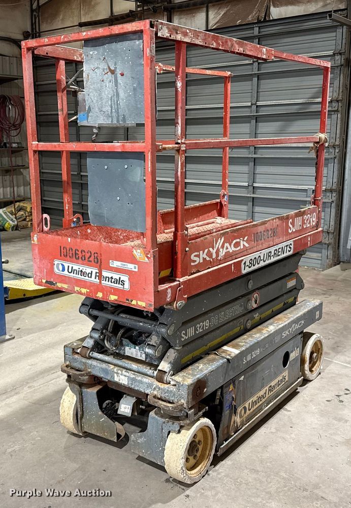 2012 Skyjack SJ III 3219 scissor lift - DZ8975