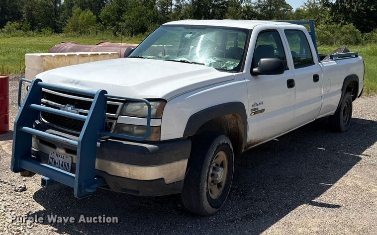 2006 Chevrolet Silverado Crew Cab pickup truck - EA7509