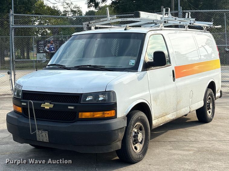 2019 Chevrolet Express 2500 van - EA7523