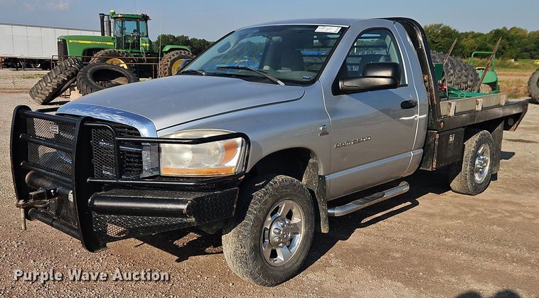 2006 Dodge Ram 2500 flatbed pickup truck - EB8285