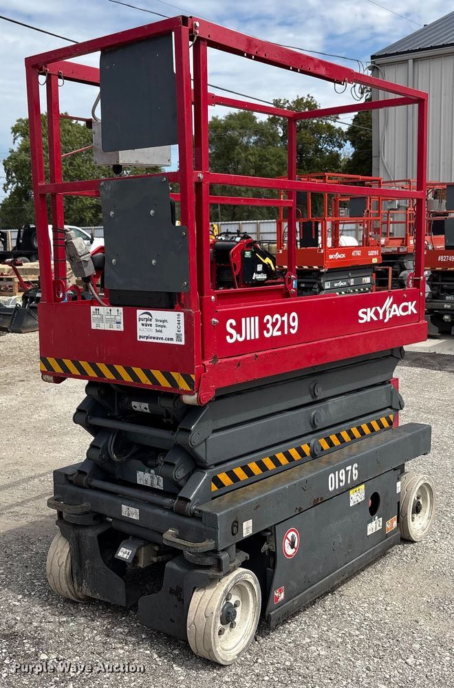 Skyjack SJIII 3219 Scissor or Vertical Lift For Sale | Purple Wave