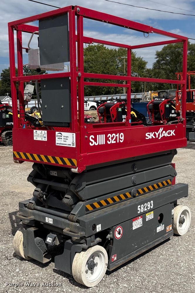 Skyjack SJIII 3219 scissor lift - EC4418