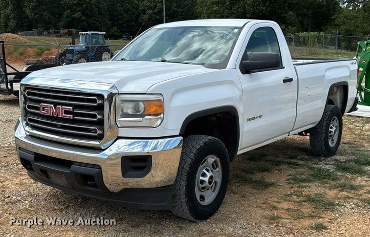 2015 GMC Sierra 2500HD pickup truck - ED2209