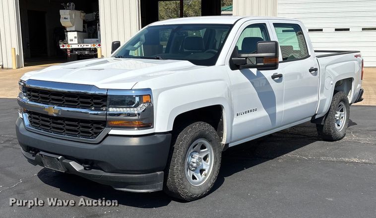 2018 Chevrolet Silverado 1500 Crew Cab pickup truck - ED2215