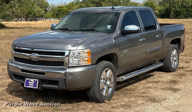 2009 Chevrolet Silverado 1500 Crew Cab pickup truck - ED5869