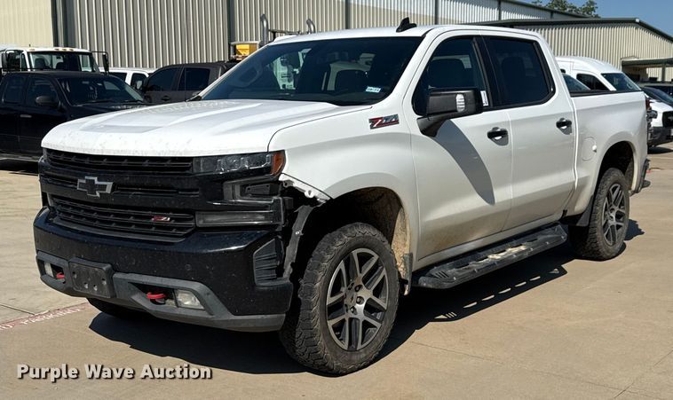 2020 Chevrolet Silverado 1500 LT Crew Cab pickup truck - ED5884