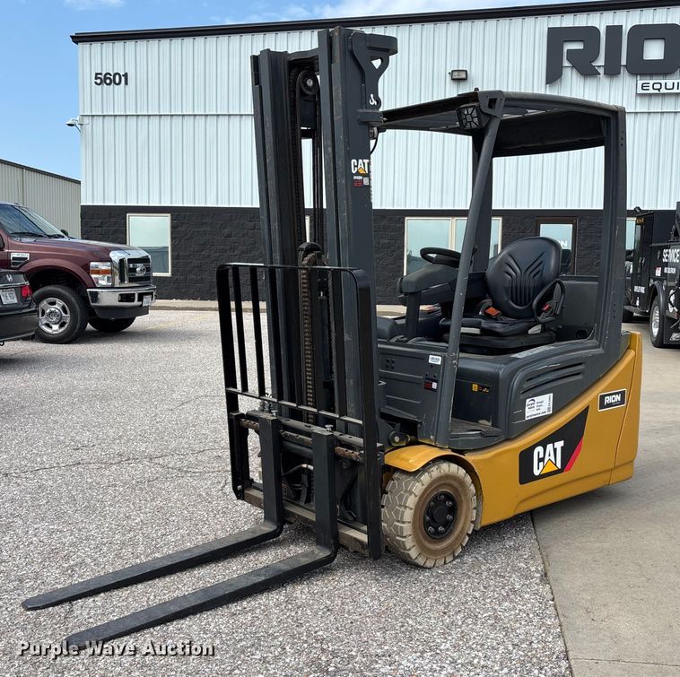 Caterpillar 2ET3000 forklift - EE3993