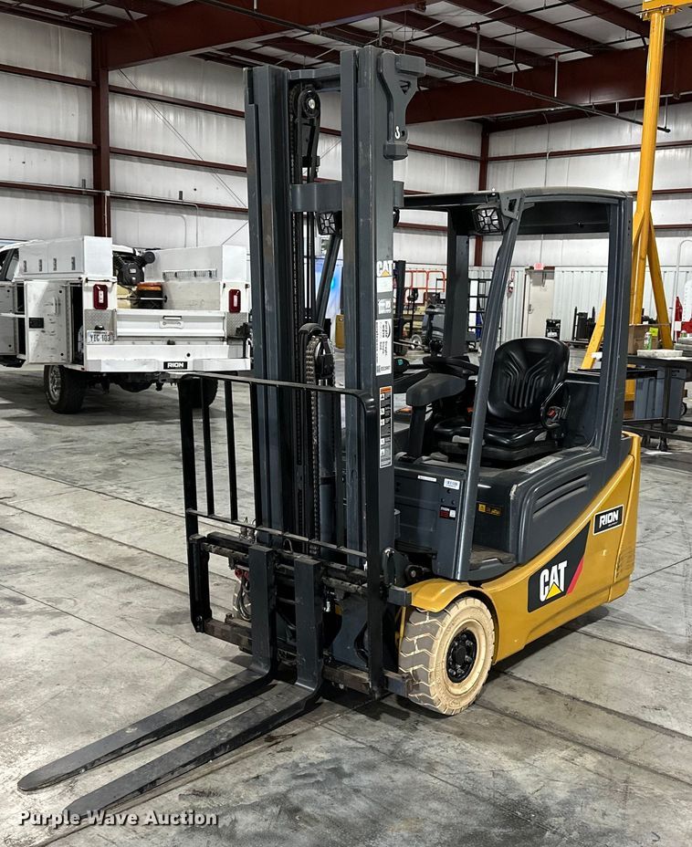 Caterpillar 2ET3000 forklift - EE3997