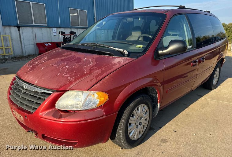 2007 Chrysler Town & Country LX SUV - EH7474