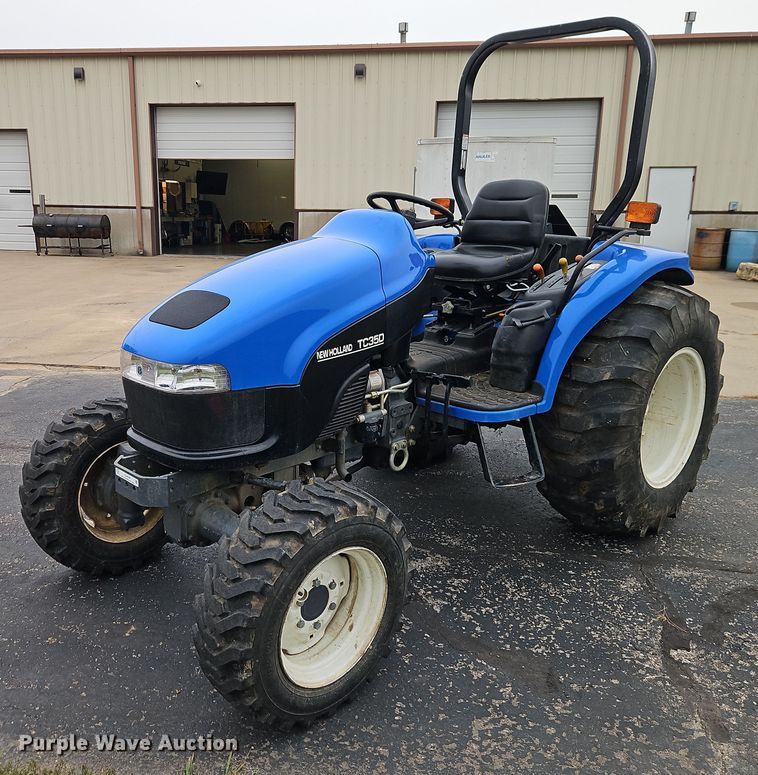 New Holland TC35D MFWD tractor - EO4648