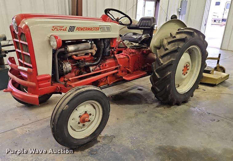 Ford 801 Powermaster tractor - EO4649