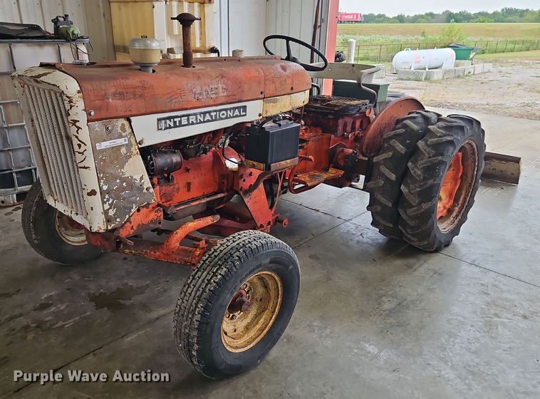 International 404 tractor - EO4651