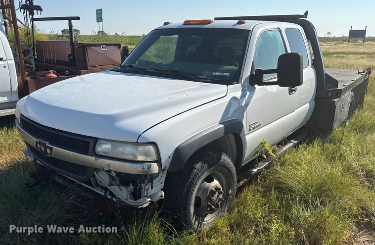 2001 Chevrolet Silverado 3500 Ext. Cab flatbed pickup truck - EP0518