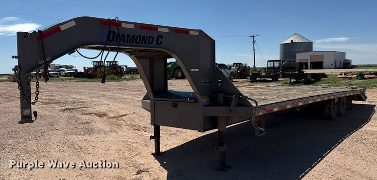 2021 Diamond C equipment trailer - EP0543