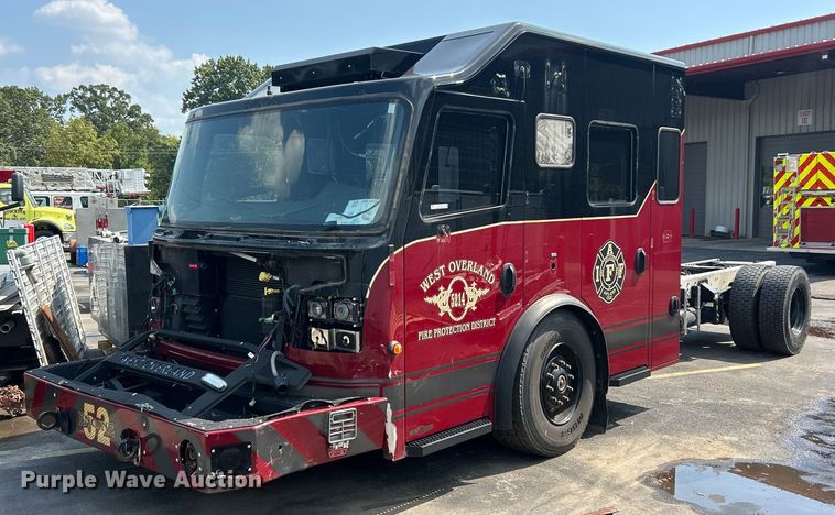 2017 Rosenbauer Motors fire truck cab and chassis - ET3176