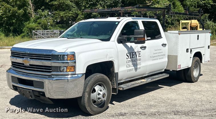 2016 Chevrolet Silverado 3500HD Crew Cab utility bed pickup truck - ET3481