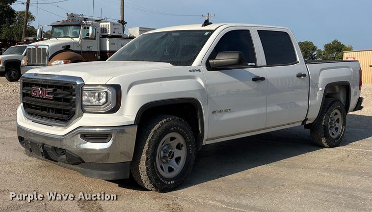 2018 GMC Sierra 1500 Crew Cab pickup truck - ET4523