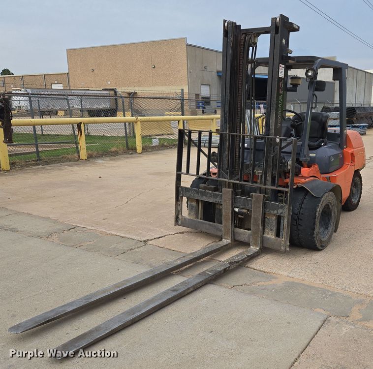 Toyota 7FDU35 forklift - EU3696