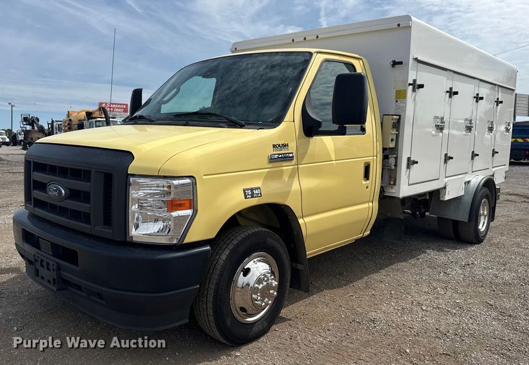 2021 Ford E450 Super Duty delivery truck - NU9578
