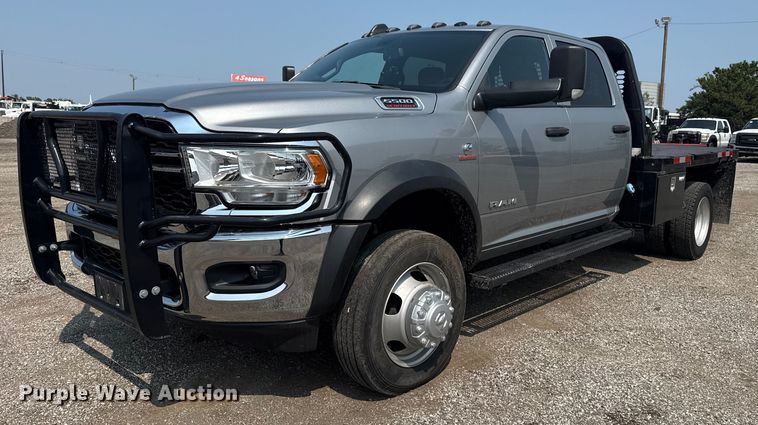 2022 Dodge Ram 5500 Crew Cab flatbed truck - NU9594