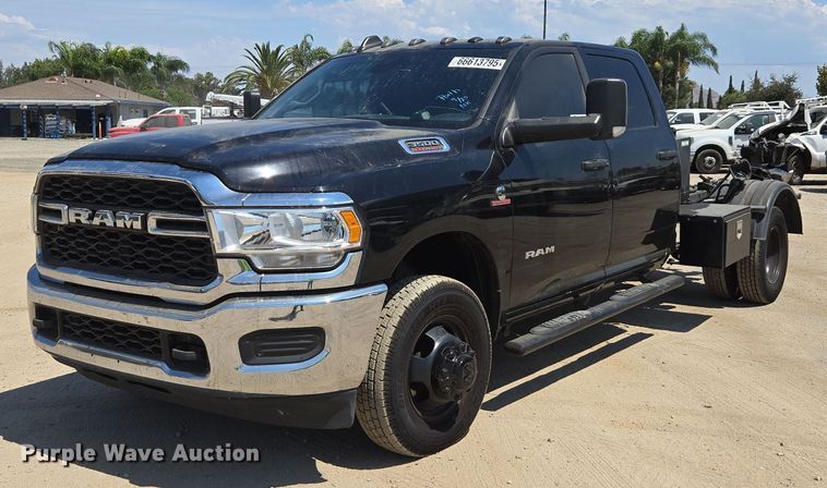 2022 RAM 3500 pickup truck cab and chassis - YA0780