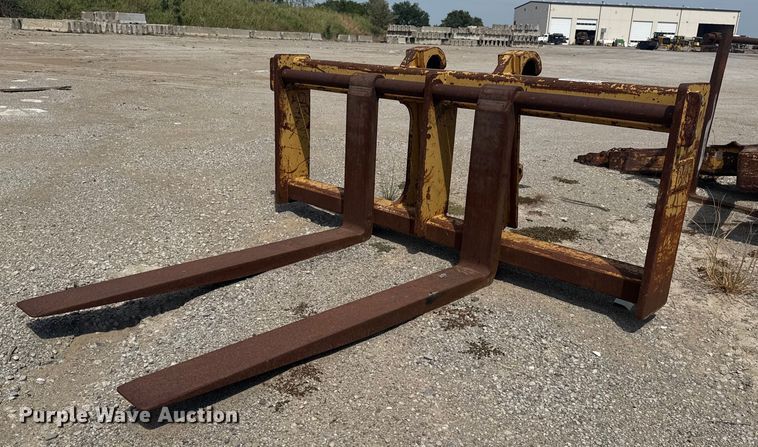 Caterpillar 72" L forks - DJ7809