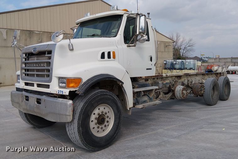 2007 Sterling truck cab and chassis - DT6274