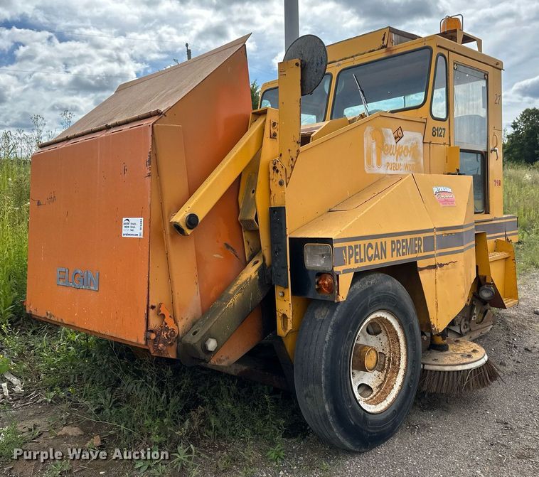 Elgin Pellican street sweeper - DT6283