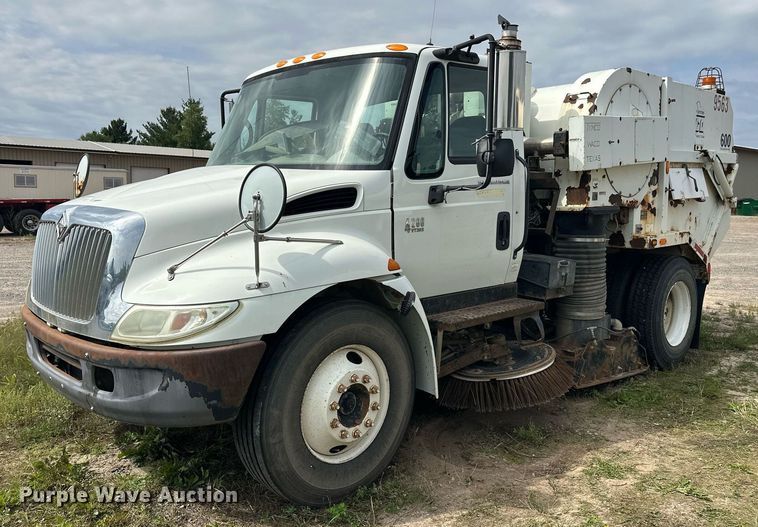 2006 International 4200 street sweeper truck - DT6314