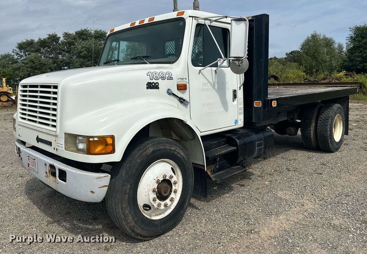 1998 International 4900 flatbed truck - DT6315