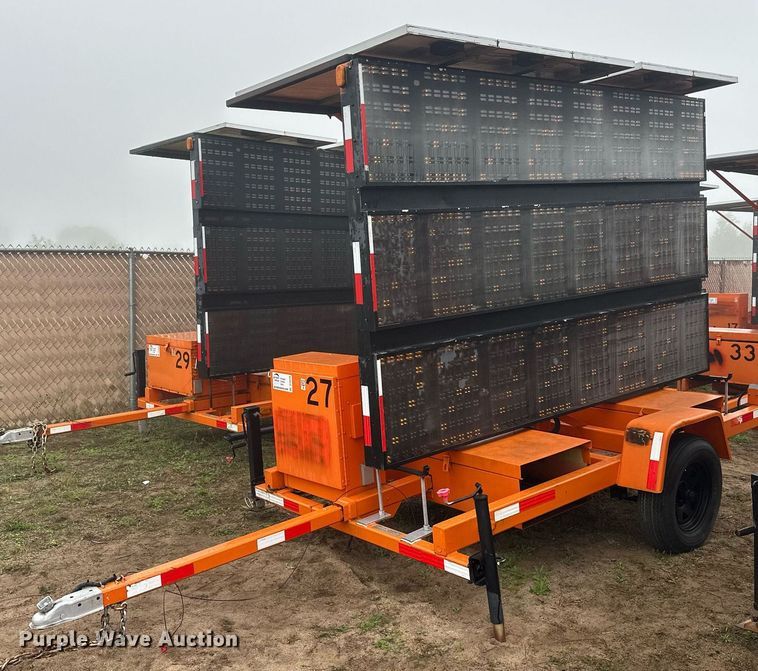2000 American Signal message board trailer - DT6329